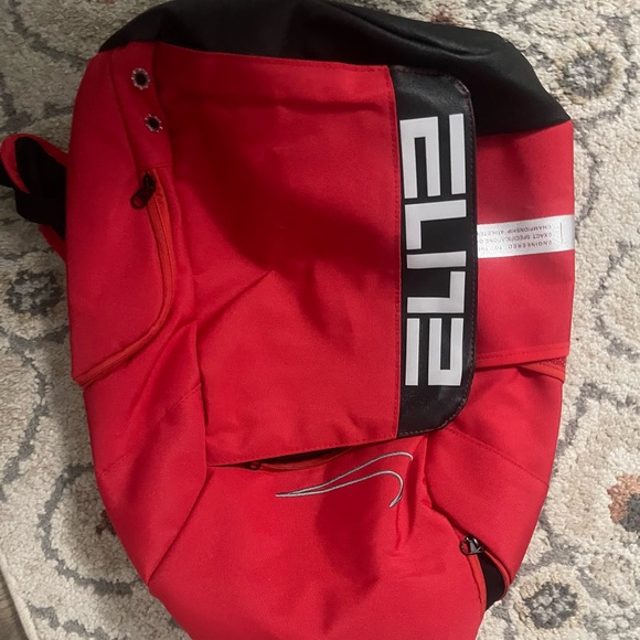 Red Nike elite bag - Picture 2 of 3